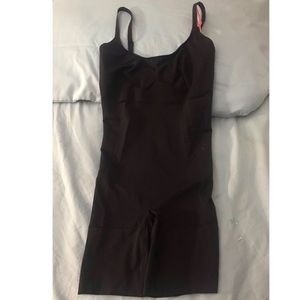 SPANX “Oncore” Mid-thigh Sculpting Bodysuit  NWT